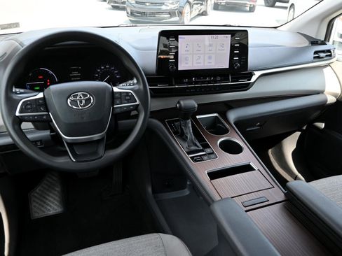 Used 2021 Toyota Sienna LE image 24
