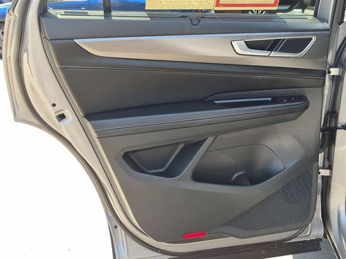Used 2025 Volkswagen Atlas Cross Sport SE FWD image 27