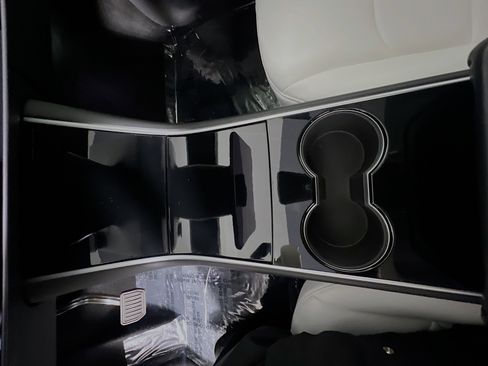 Used 2021 Tesla Model Y Long Range image 23