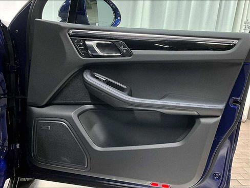 Used 2025 Porsche Macan image 29