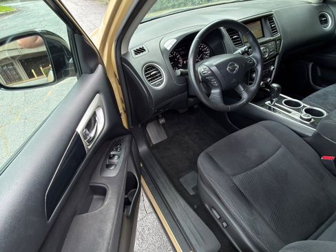 Used 2013 Nissan Pathfinder SV AWD/4WD image 8