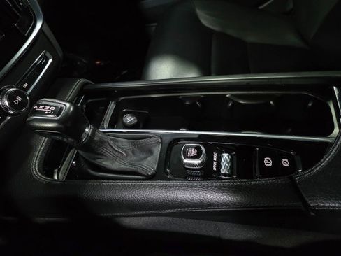 Used 2018 Volvo S90 T6 Momentum w/ Momentum Plus Package image 28
