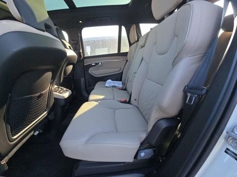 Used 2025 Volvo XC90 B5 Plus image 9