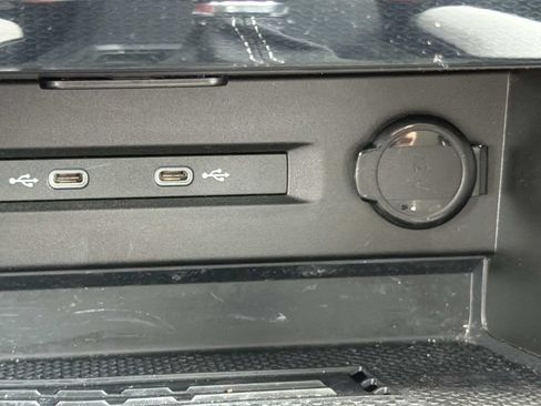 Used 2025 Volkswagen Taos SE w/ Panoramic Sunroof Package FWD image 26