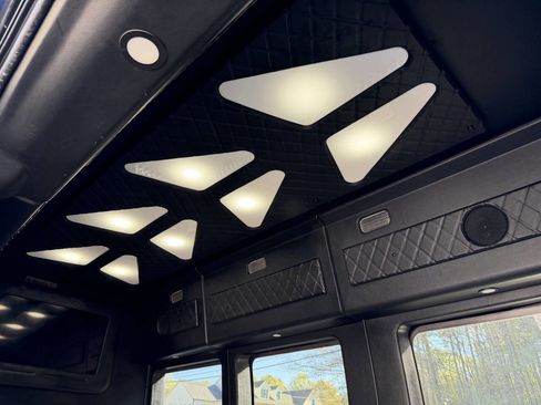 Used 2020 Ford Transit 350 XLT image 23