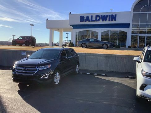 Used 2018 Ford Edge SEL image 3