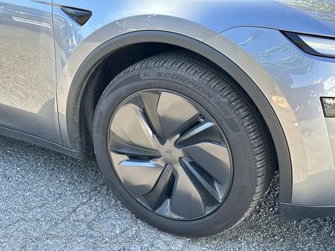 Used 2026 Tesla Model Y Long Range AWD/4WD image 8