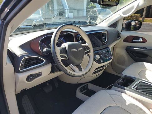 Used 2020 Chrysler Pacifica Limited w/ Tire & Wheel Group image 53