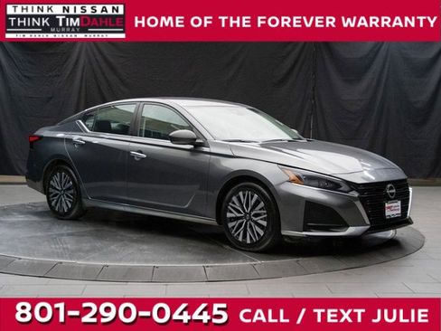 Used 2024 Nissan Altima 2.5 SV image 1