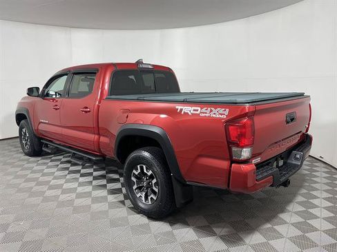 Used 2017 Toyota Tacoma TRD Off-Road w/ Premium & Technology Package AWD/4WD image 5