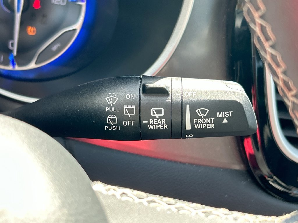 Used 2024 Chrysler Pacifica Touring-L FWD image 20