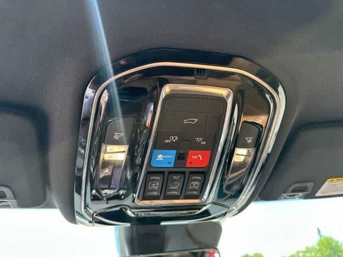 Used 2023 Jeep Grand Cherokee Summit w/ Adv Protech Group IV AWD/4WD image 16