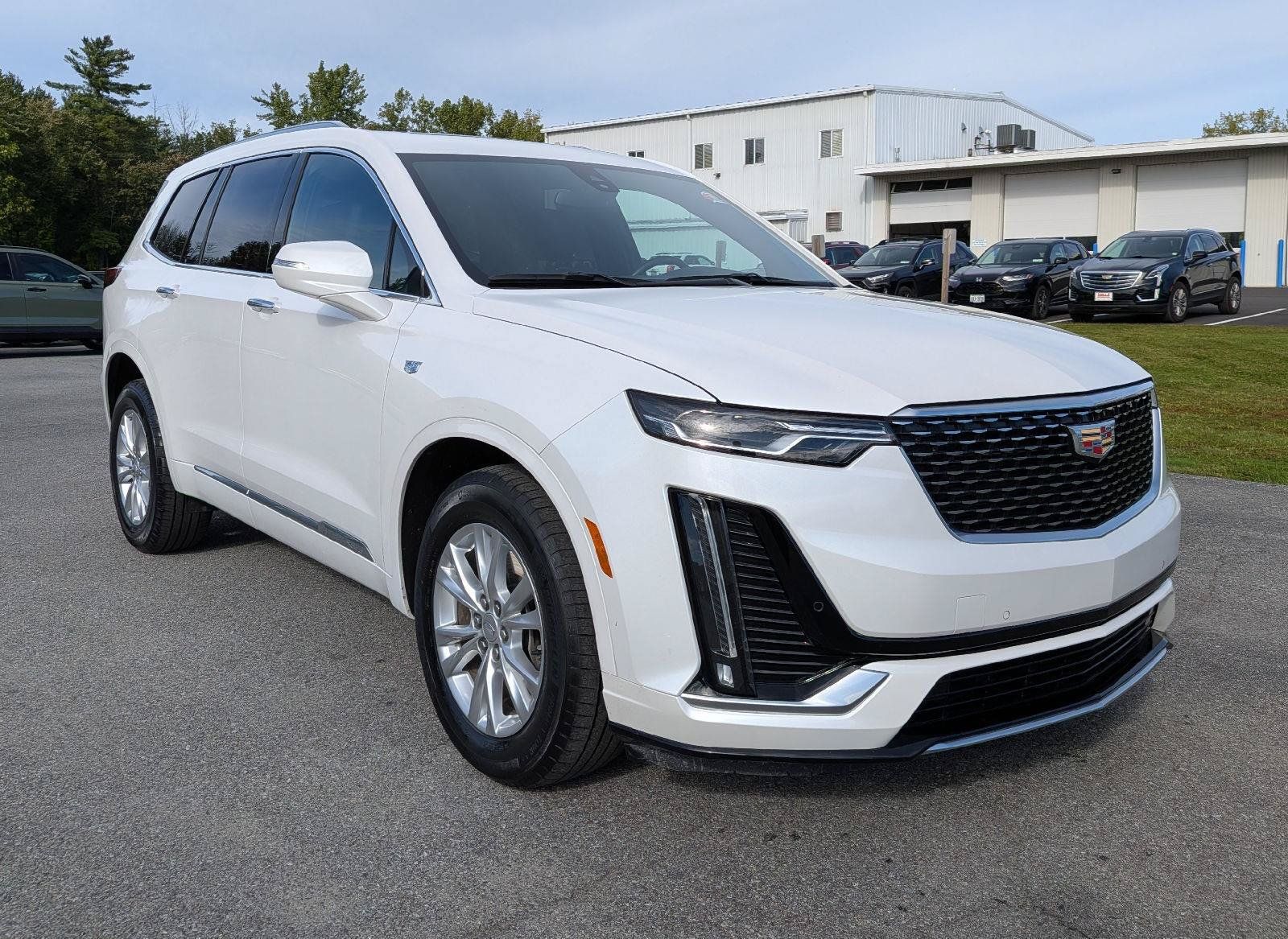 Used 2024 Cadillac XT6 Luxury w/ LPO, Floor Liner Package AWD/4WD image 4