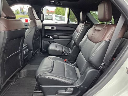 Used 2021 Ford Explorer Platinum w/ Equipment Group 601A AWD/4WD image 12