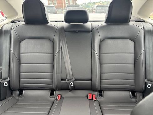 Used 2024 Volkswagen Jetta SE FWD image 35