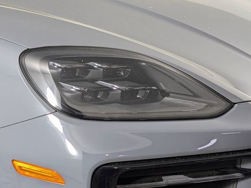 Used 2024 Porsche Cayenne S AWD/4WD image 15