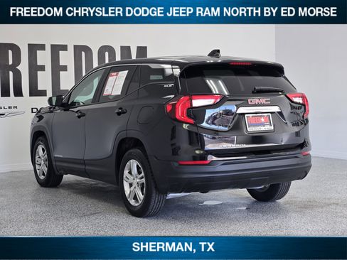 Used 2024 GMC Terrain SLE image 4