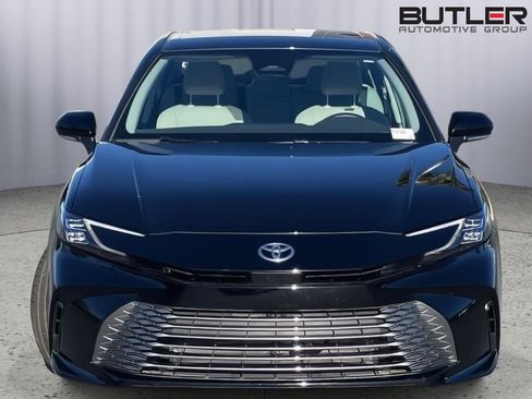 Used 2025 Toyota Camry XLE image 8