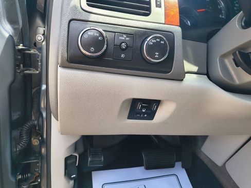 Used 2011 Chevrolet Avalanche LTZ AWD/4WD image 17