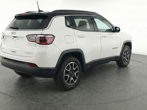 Used 2025 Jeep Compass Trailhawk AWD/4WD image 9
