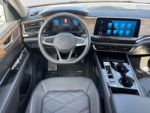 Used 2025 Volkswagen Atlas SE FWD image 25