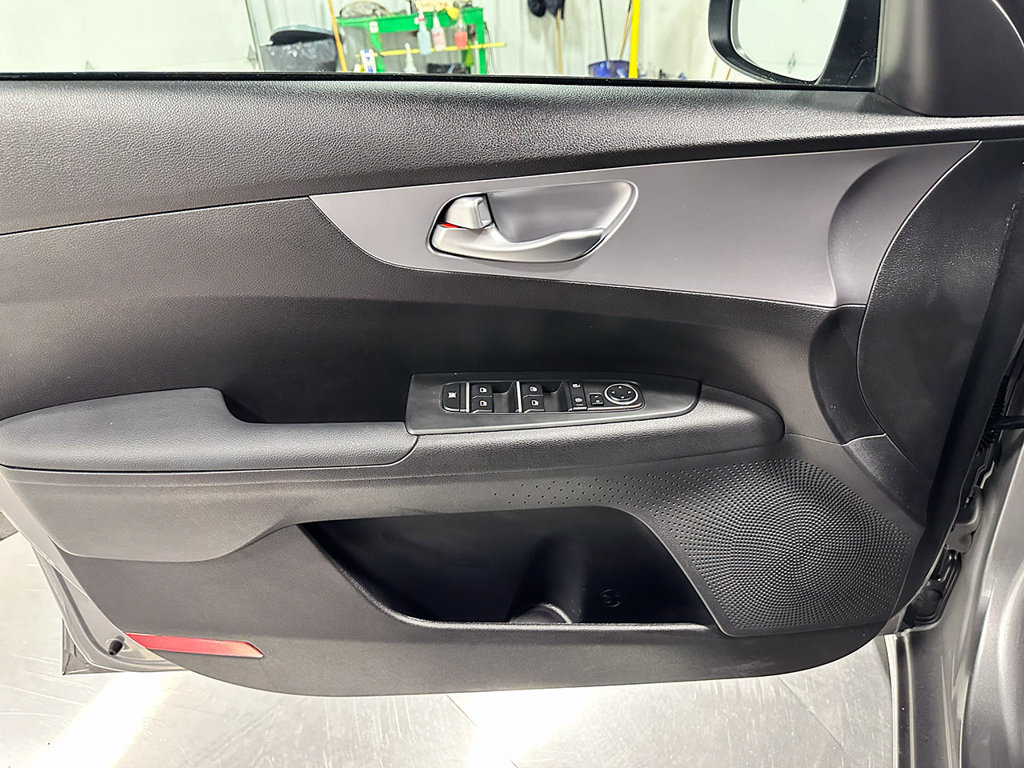 Used 2023 Kia Forte LXS FWD image 18