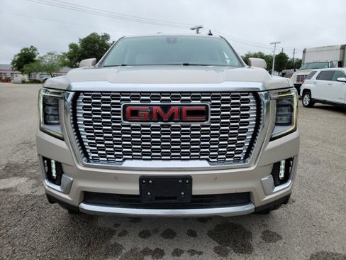 Used 2021 GMC Yukon Denali w/ Denali Ultimate Package AWD/4WD image 2
