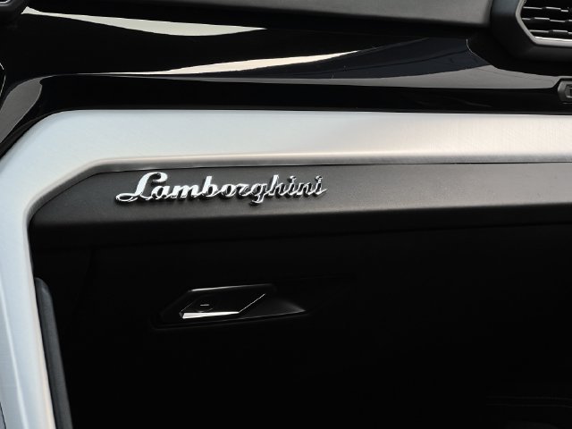 Used 2020 Lamborghini Urus AWD/4WD image 19