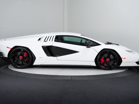 Used 2022 Lamborghini Aventador Countach AWD/4WD image 11