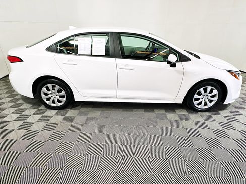 Used 2023 Toyota Corolla LE image 2