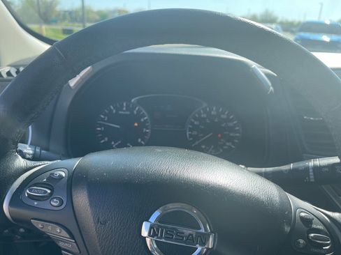 Used 2019 Nissan Pathfinder SL AWD/4WD image 10