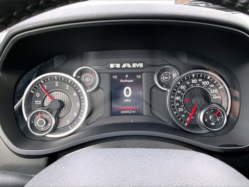 Used 2024 RAM 2500 Big Horn w/ Sport Appearance Package image 22