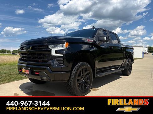 Used 2022 Chevrolet Silverado 1500 LT Trail Boss w/ LT Trail Boss Premium Package AWD/4WD image 1