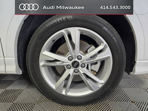 Used 2023 Audi Q3 2.0T Premium w/ Convenience Package AWD/4WD image 2