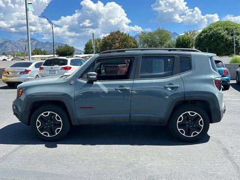Used 2016 Jeep Renegade Trailhawk w/ Premium Trailhawk Package AWD/4WD image 8
