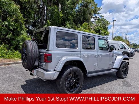 Used 2021 Jeep Wrangler Unlimited Sahara AWD/4WD image 3