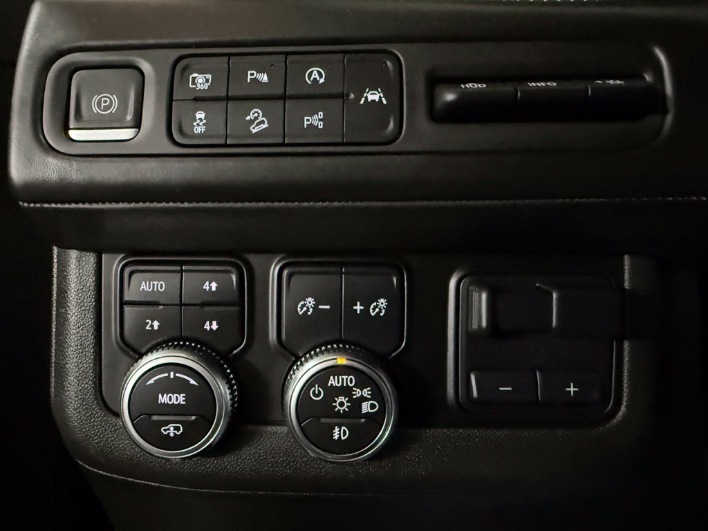 Used 2023 GMC Yukon Denali Ultimate AWD/4WD image 31