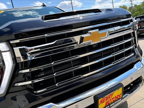 Used 2024 Chevrolet Silverado 3500 LTZ w/ LTZ Premium Package AWD/4WD image 35