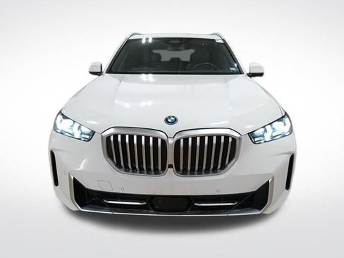Used 2025 BMW X5 xDrive50e image 9