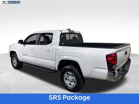 Used 2018 Toyota Tacoma SR5 RWD image 3