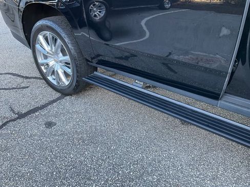 Used 2021 Chevrolet Suburban High Country image 28