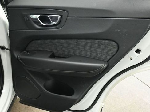 Used 2023 Volvo XC60 B5 Core image 16
