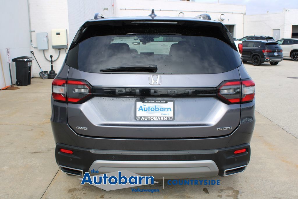 Used 2023 Honda Pilot Touring image 5