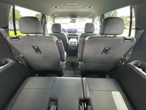Used 2025 Buick Enclave Preferred FWD image 15