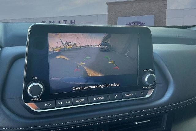 Used 2025 Nissan Rogue SV FWD image 14