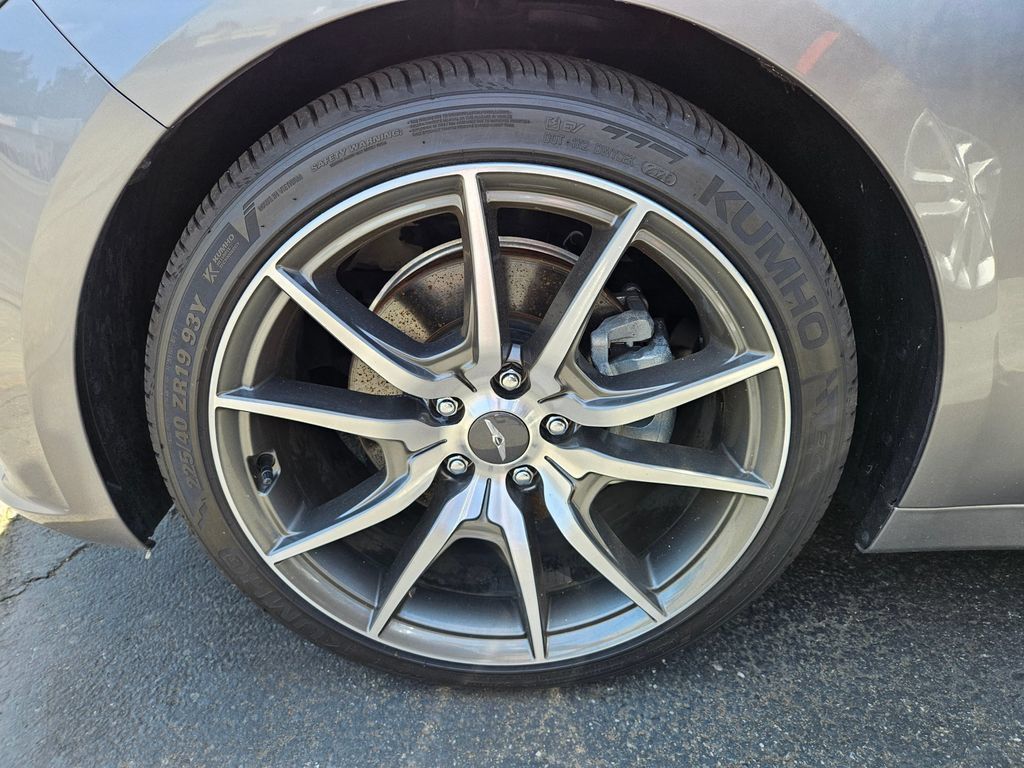 Used 2023 Genesis G70 2.0T RWD image 4