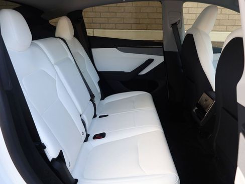 Used 2026 Tesla Model Y 2WD image 26