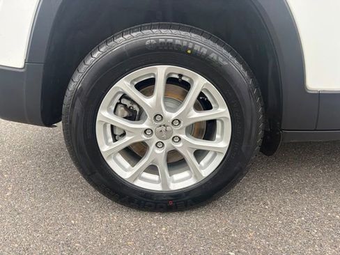 Used 2016 Jeep Cherokee Latitude AWD/4WD image 35