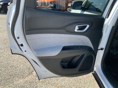 Used 2023 Jeep Compass Latitude AWD/4WD image 47