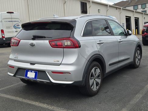Used 2019 Kia Niro EX w/ EX Premium Package FWD image 6